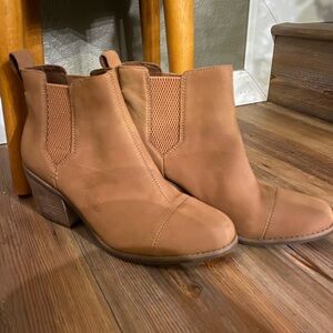 Size 8.5 Toms Everly Booties in “Tan Leather” Nearly Brand New